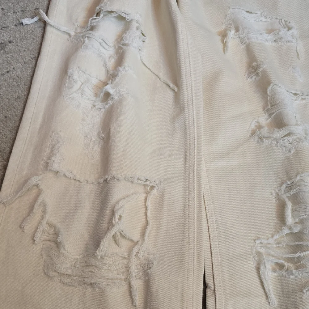Vervet Los Angeles Distressed Wide Leg Cream Jeans, Size 26, NWT